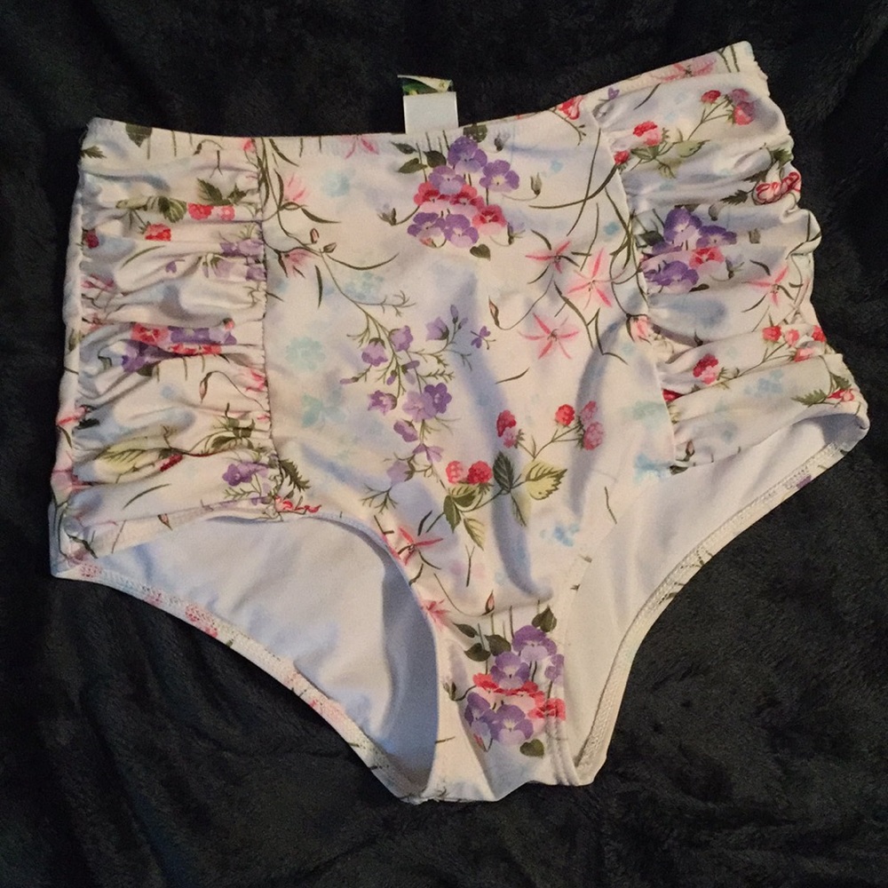 Kortni Jeane white w/ multicolored floral bottoms